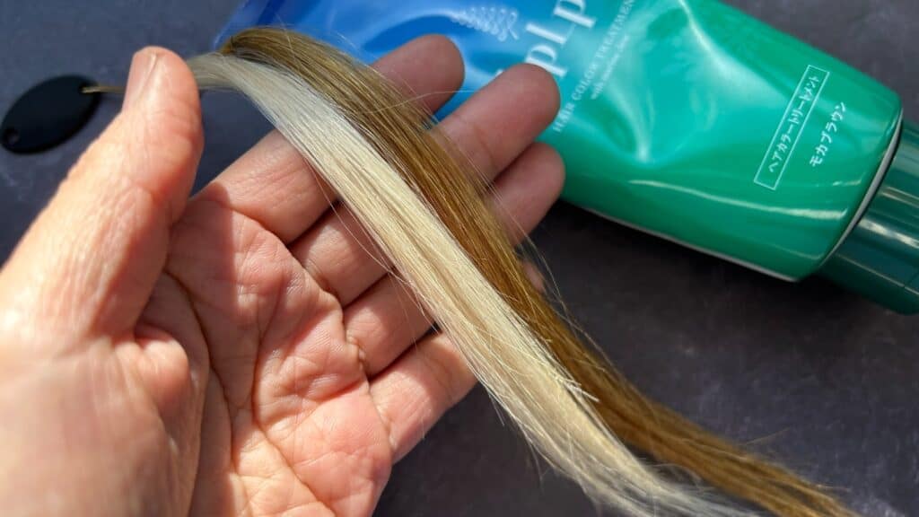 【乾いた髪への上手な使い方】LPLP（ルプルプ）ヘアカラートリートメントで生え際もしっかり染める