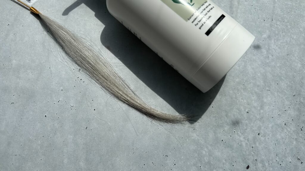 リシリアフレルで染毛効果を検証した毛束