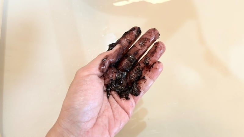 白髪染めカラートリートメントを使う前の確認事項：乾いた手には使用しない