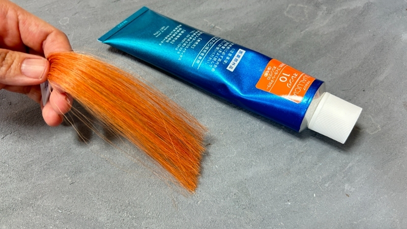 クオルシアカラー（オレンジ10）で染毛効果を検証した毛束