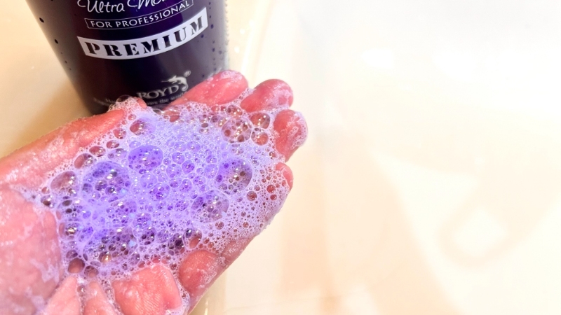 ロイドプレミアムカラーシャンプー紫の起泡性